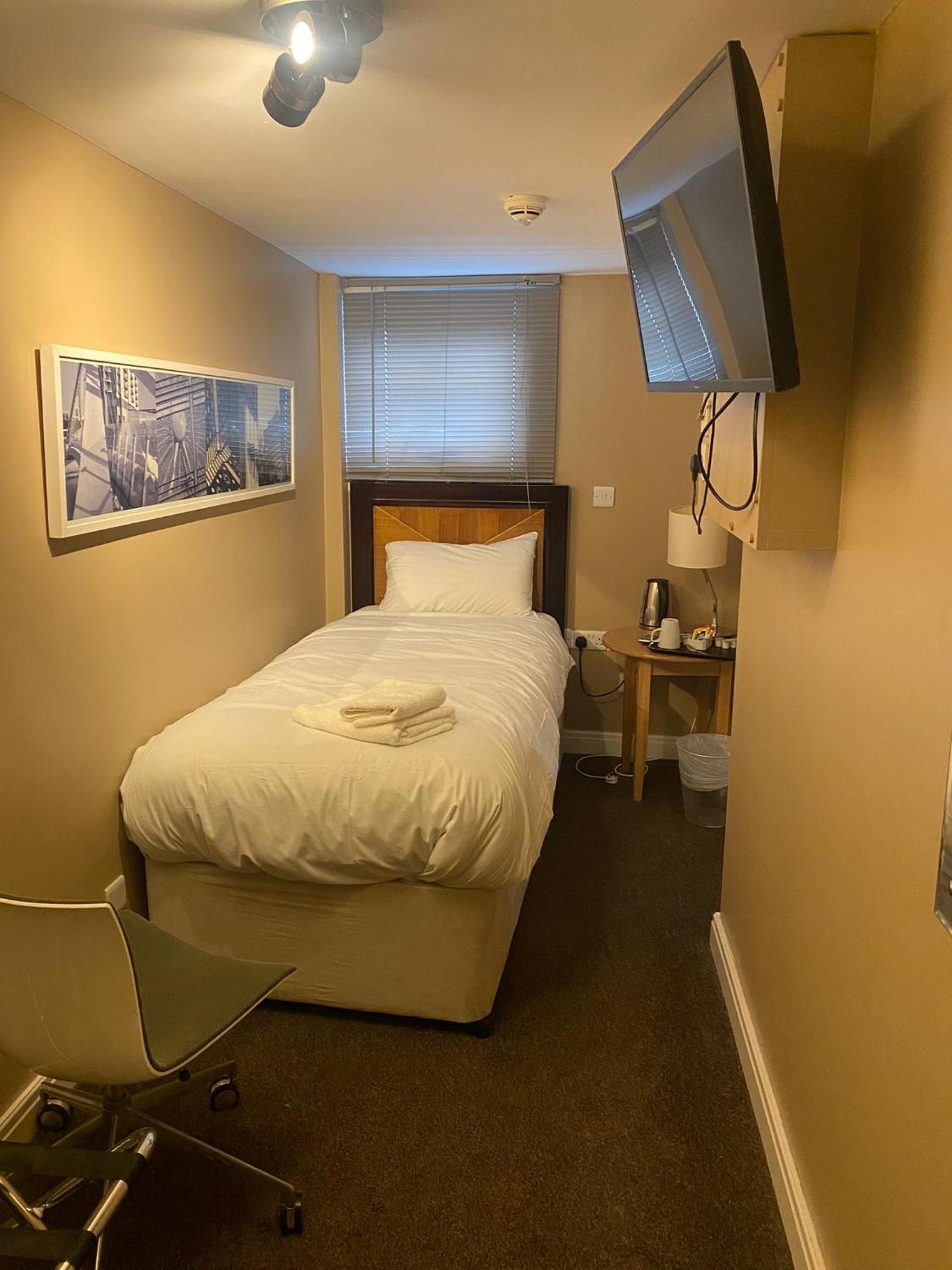 Airport Inn & Spa Manchester Уилмслоу Экстерьер фото