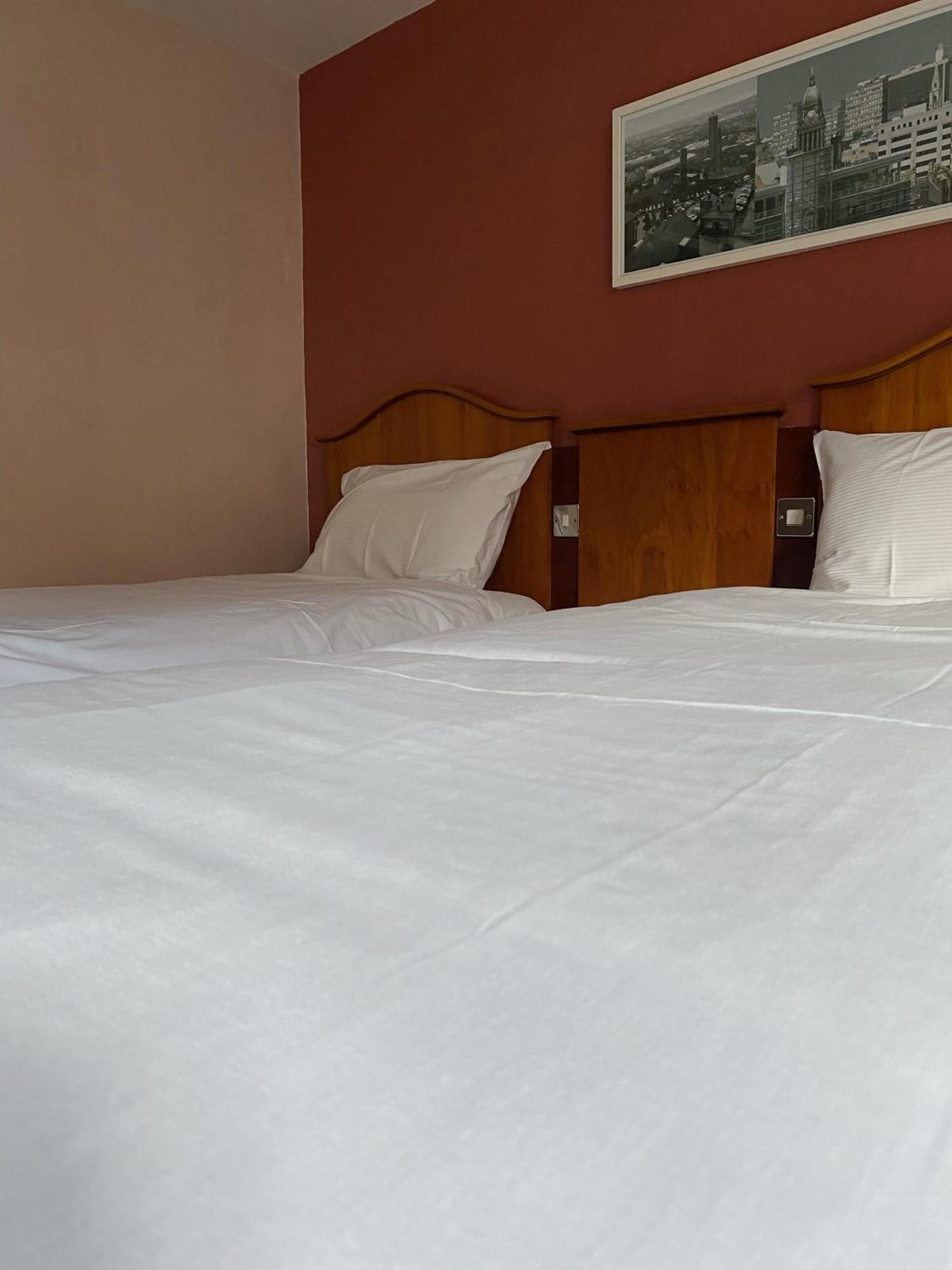 Airport Inn & Spa Manchester Уилмслоу Экстерьер фото